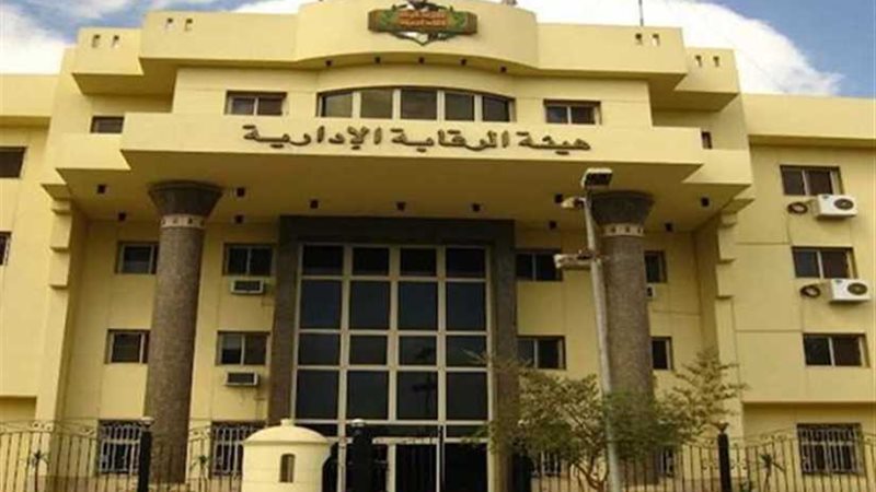 التحقيق مع استشاريين