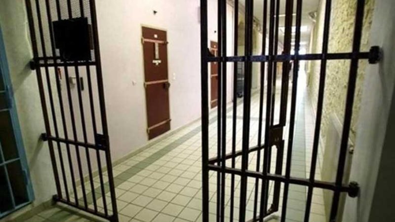 إخلاء سبيل مستشار