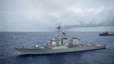 قاطرة يابانية تصطدم بمدمرة أمريكية خلال تدريب بحري