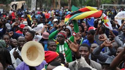 مظاهرات بالآلاف في شوارع زيمبابوي ضد 