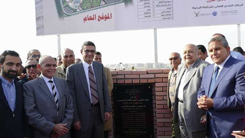 طاهر يضع حجر الأساس