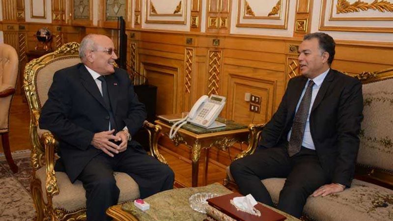 وزير النقل يجتمع