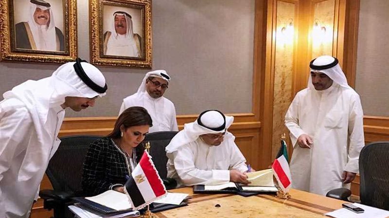 سحر نصر توقع اتفاقيتين