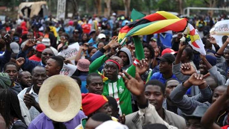 مظاهرات بالآلاف في