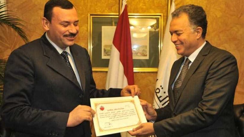 وزير النقل يكرِّم