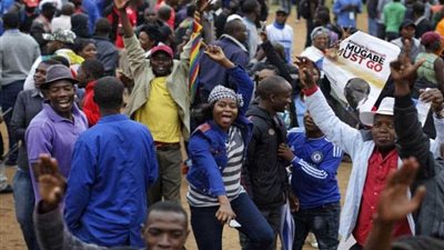 بريطانيا: موجابي خسر التأييد الشعبي والحزبي