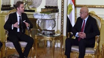 رئيس الوزراء يبحث مع وزير التجارة الروماني دعم التعاون