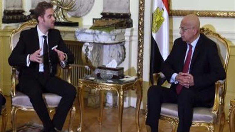 رئيس الوزراء يبحث