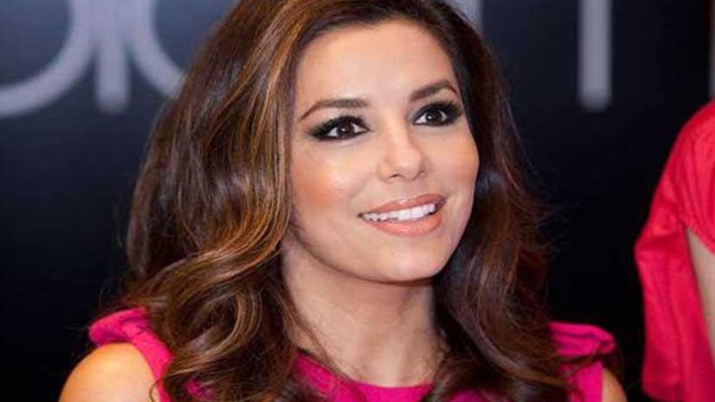 إليزابيث هيرلي ضيفة