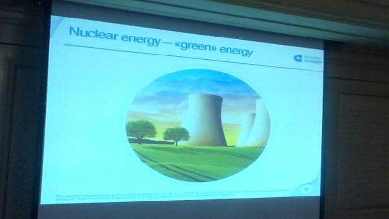 عميد كلية الفيزياء