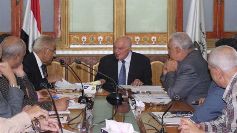 تنفيذي المعلمين يشدد