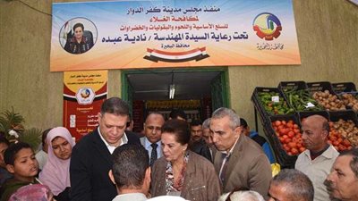 بالصور.. محافظ البحيرة تفتتح منفذ السلع الغذائية بكفر الدوار
