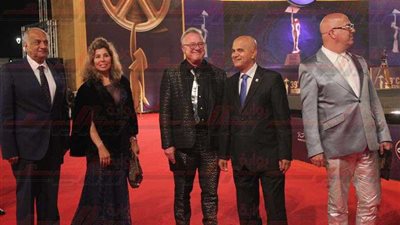 مع بعض.. صور جماعية في المهرجان