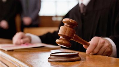 زوج المتهمة بالرشوة الجنسية بمجلس الدولة: زوجتي ضحكت عليّ