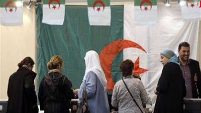الجزائريون يتوجهون لصناديق الاقتراع لانتخاب مجالسهم المحلية