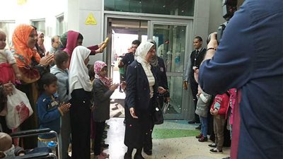 نائب وزير الصحة تحتفل بأعياد الطفولة بزيارة لمستشفى 57357