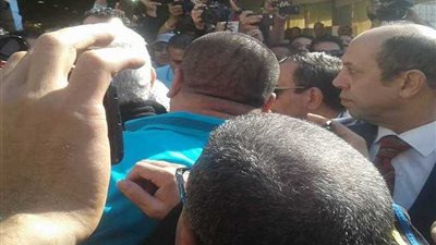 بالفيديو.. مرتضى منصور يصافح سليمان داخل 