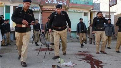 مقتل وإصابة 8 أشخاص جراء انفجار استهدف مسؤولًا بشرطة باكستان