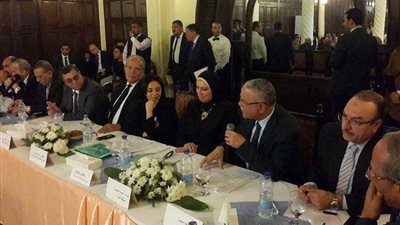 محافظ المنيا يطالب بإنشاء سوق دائم لمنتجات القرية المصرية خلال مؤتمر شمال الصعيد (صور)