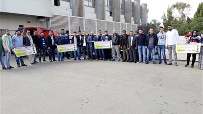 طالب فلسطيني يتبرع بالدم بمعهد ناصر لمصابي حادث الروضة الإرهابي