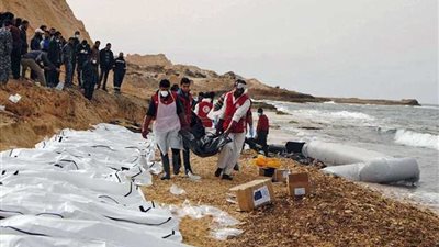 انتشال أكثر من 30 جثة لمهاجرين قبالة السواحل الليبية