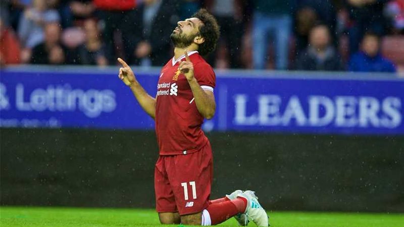 بأخلاقه ومواقفه..