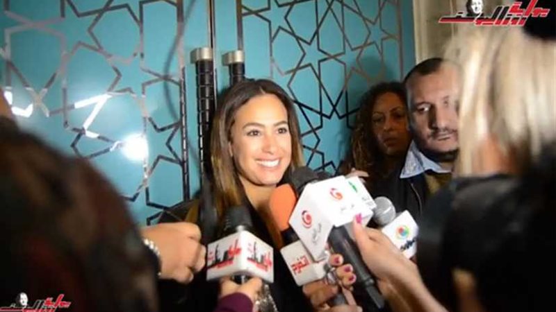 هند صبري: المقارنة