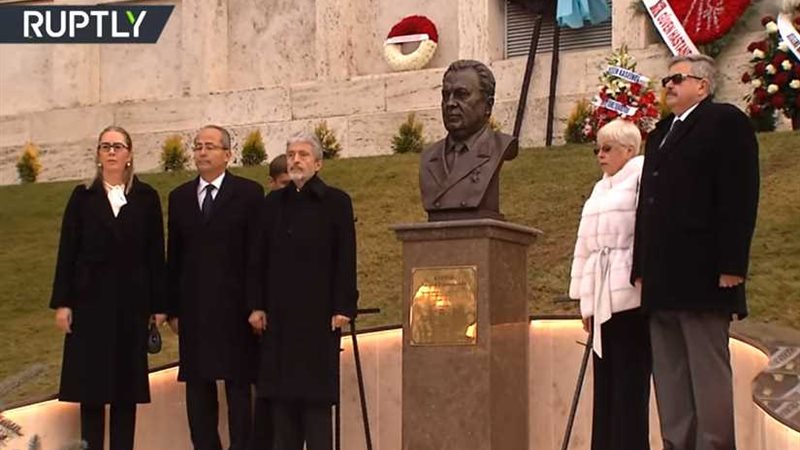 نصب تذكاري للسفير