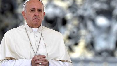 بابا الفاتيكان يقف دقيقة حدادًا على ضحايا حادث مسجد الروضة