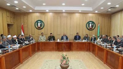 تنفيذي المنوفية يقف دقيقة حدادًا على أرواح شهداء مسجد الروضة