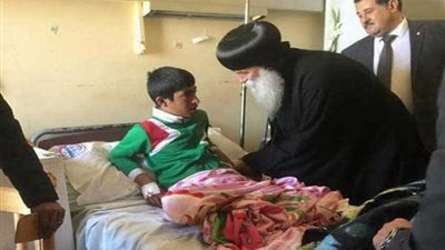 الأنبا بيمن وسارافيم يزوران مصابي الروضة