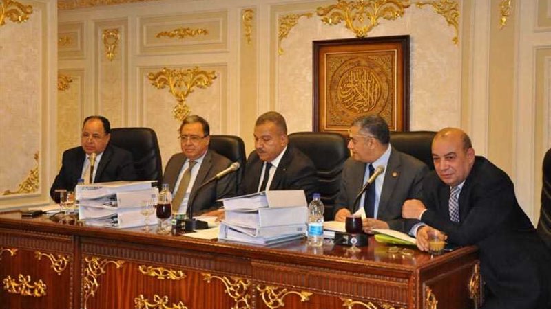 وزير الصحة يناقش