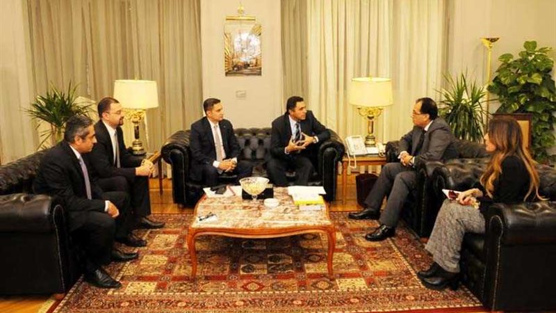 وزير الإسكان يبحث