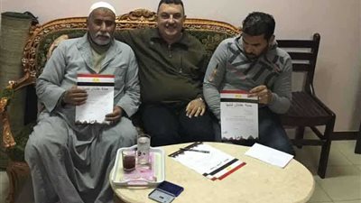 بالصور.. أسر شهداء الجيش والشرطة للرئيس: 