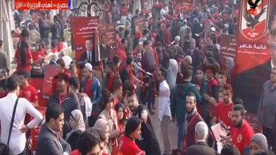 توافد أعضاء النادي الأهلي تمهيدًا للمشاركة بالانتخابات (فيديو)