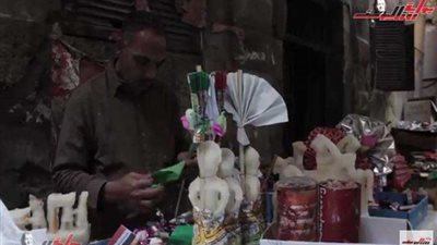 صنايعي حلاوة زمان في زمن البلاستيك (فيديو)