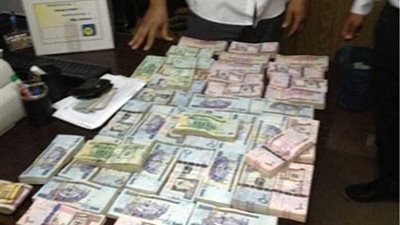 جمارك مطار القاهرة تحبط محاولة لتهريب كمية كبيرة من النقد الأجنبي