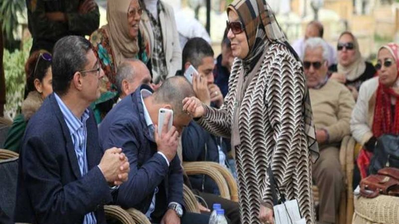 طاهر يعقد جولة بمقر