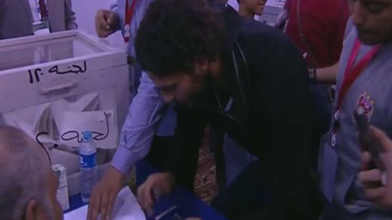 حسام غالي يدلي بصوته