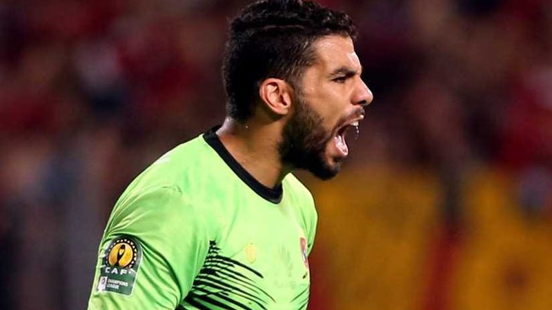 إكرامي ينفعل على