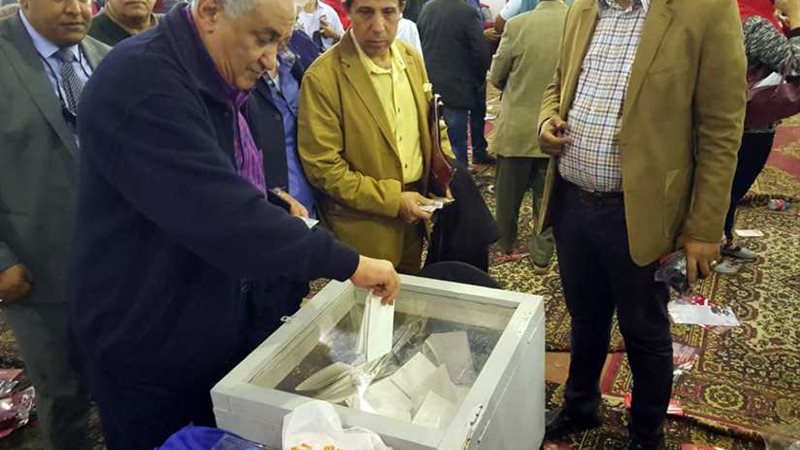 عاشور يُدلي بصوته