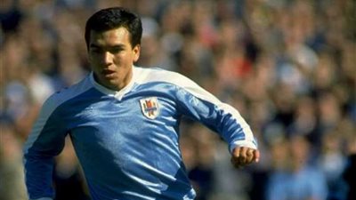 مهاجم أوروجواي يحذر منتخبه من التهاون أمام الفراعنة والأخضر