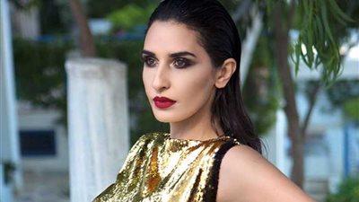 بالصور .. فاطمة الناصر تتألق في جلسة تصوير ذهبية