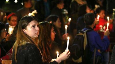 المئات يشاركون في وقفة بجنوب فرنسا للتنديد بحادث 