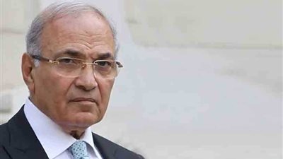 بالمستندات .. بلاغ للنائب العام يتهم شفيق بالفساد وإهدار المال العام