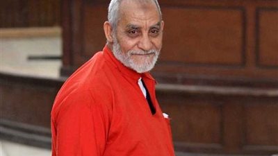 تأجيل محاكمة بديع و738 آخرين في 