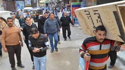 إزالة الإشغالات بغرب الإسكندرية وتسجيل 30 مخالفة وغلق 4 محلات (صور)