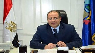 سلطان يتابع تنفيذ مشروع الصرف الصحي بـ