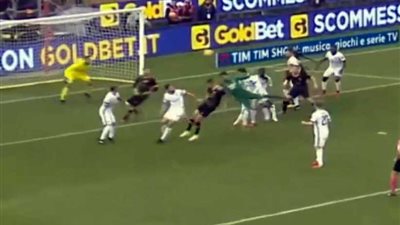 شاهد.. حارس مرمى يقتنص نقطة لفريقه بعد 14 هزيمة متتالية في الدوري الإيطالي
