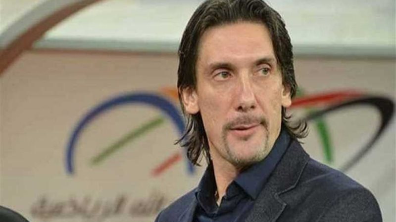 نيبوشا يحاضر اللاعبين